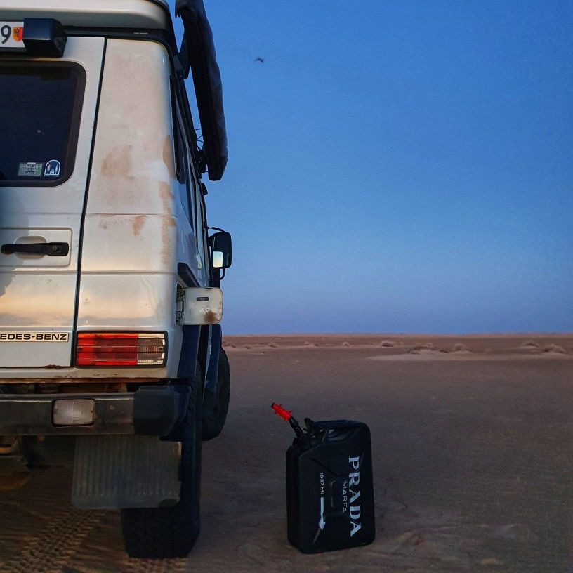 Refuelling in the desert